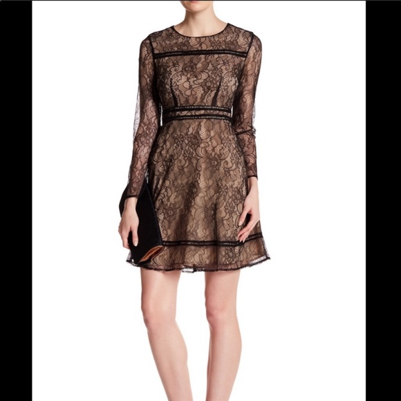 Long sleeve lace dress - Picture 1 of 3